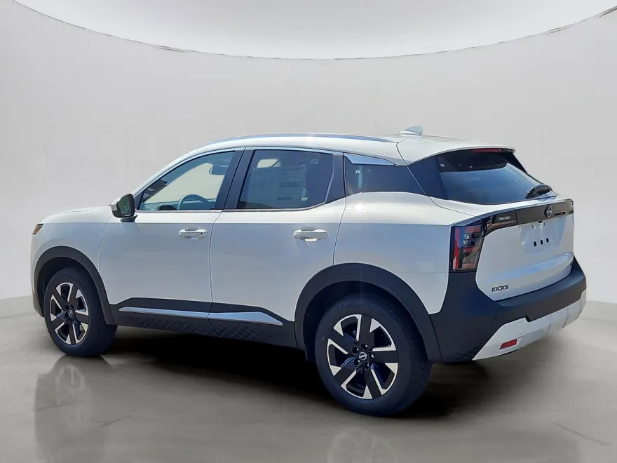 2025 Nissan Kicks SV photo 1