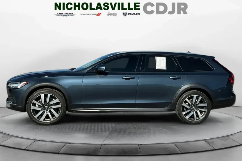 2022 Volvo V90 Cross Country B6 photo 1