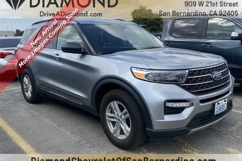 2023 Ford Explorer XLT photo 1
