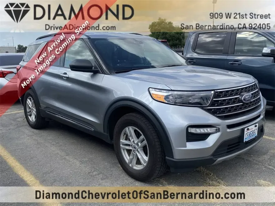 2023 Ford Explorer XLT photo 1