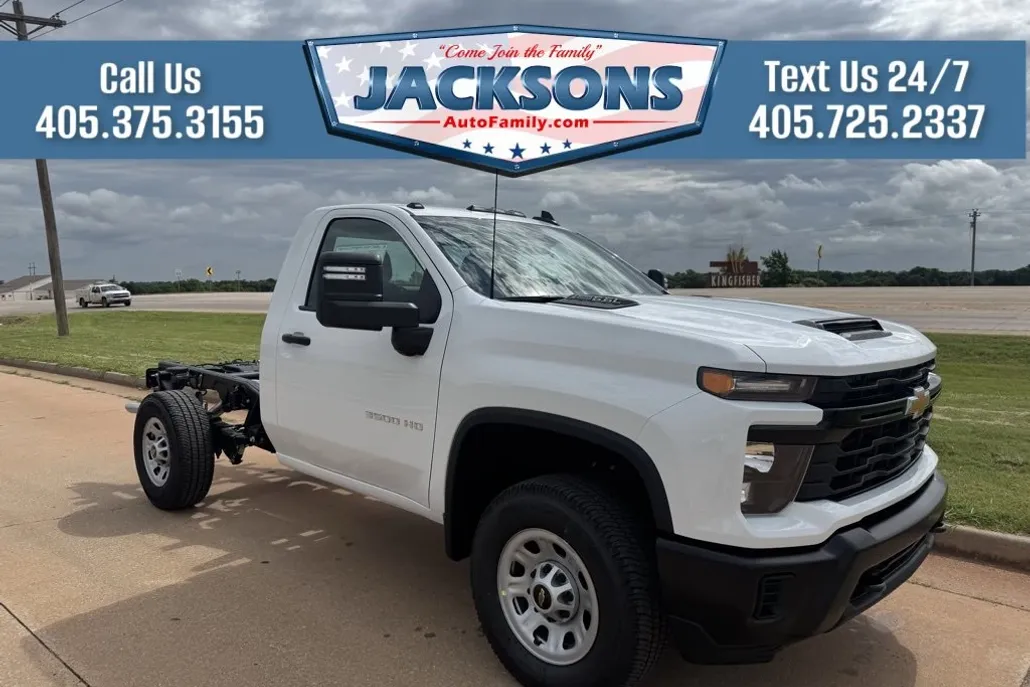 2025 Chevrolet Silverado 3500HD photo 1