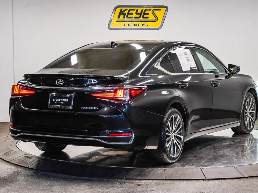 2024 Lexus ES 300h Premium photo 1