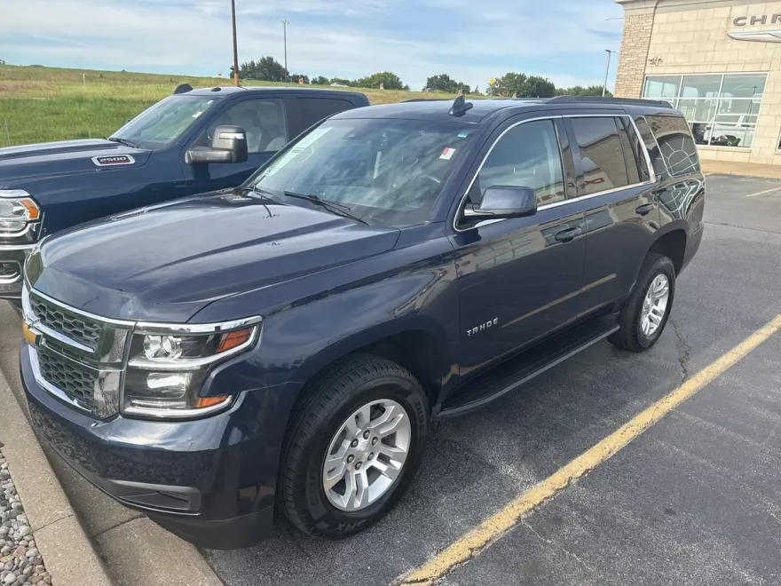 2019 Chevrolet Tahoe LT photo 1