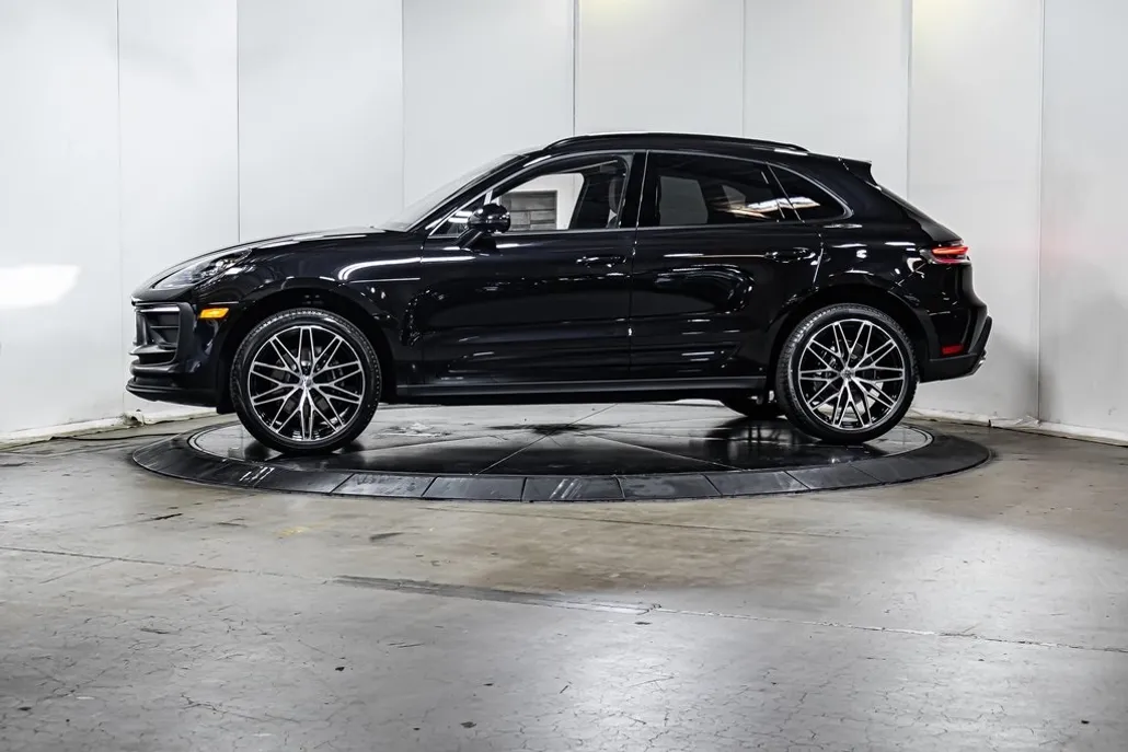 2025 Porsche Macan T photo 1