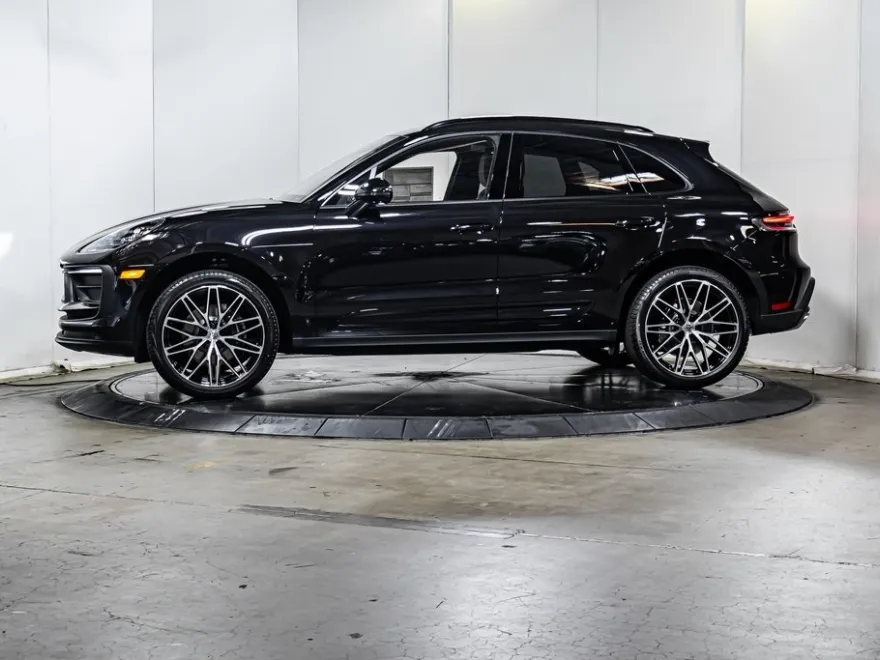2025 Porsche Macan T photo 1