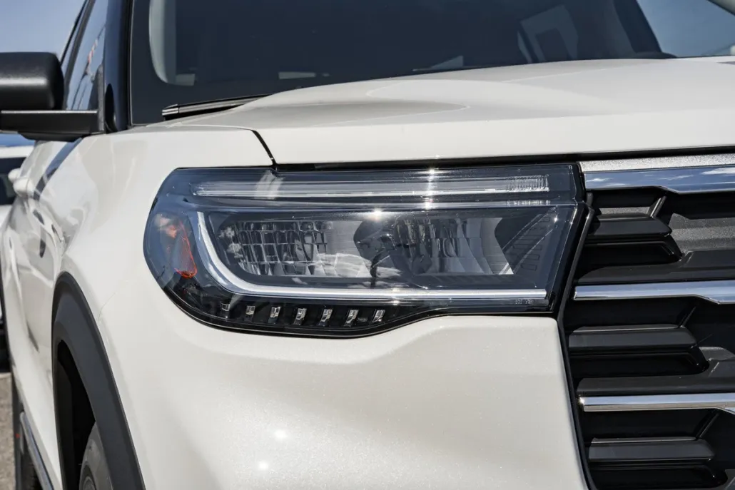 2025 Ford Explorer photo 1