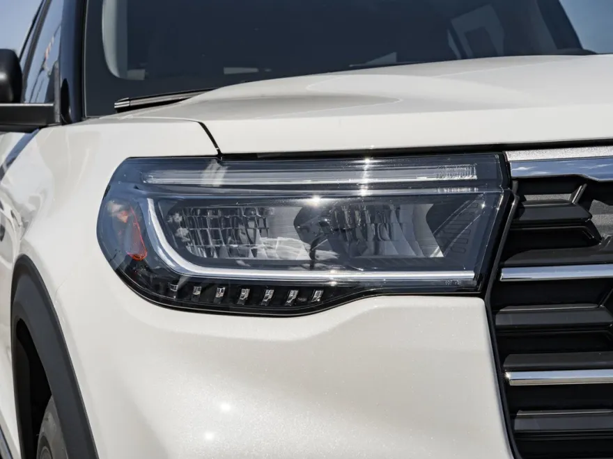 2025 Ford Explorer photo 1