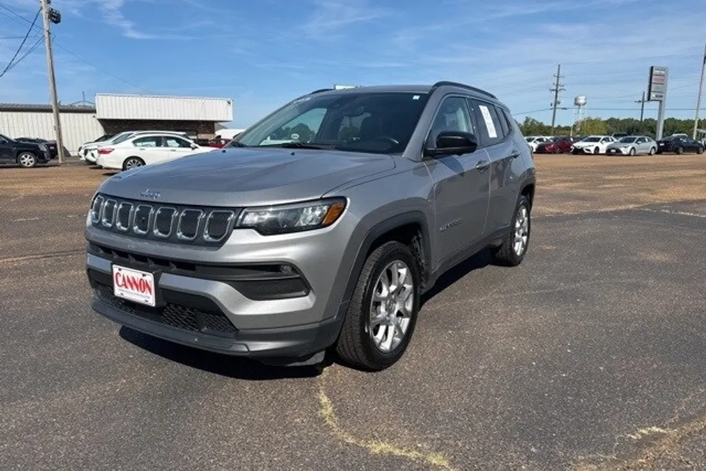 2022 Jeep Compass Latitude Lux photo 1