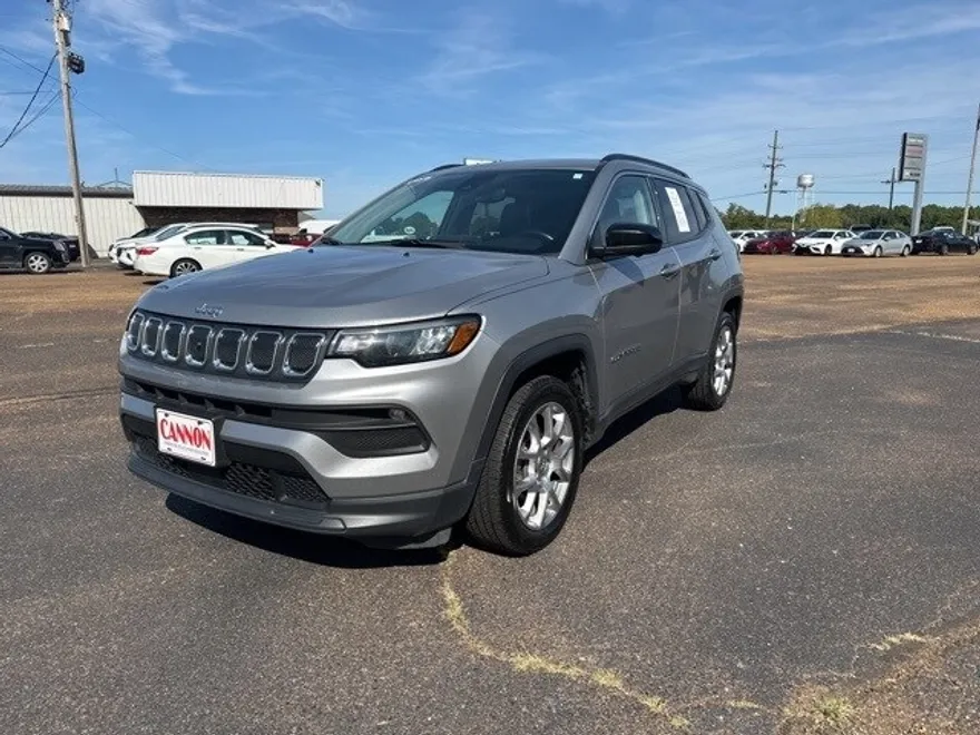2022 Jeep Compass Latitude Lux photo 1
