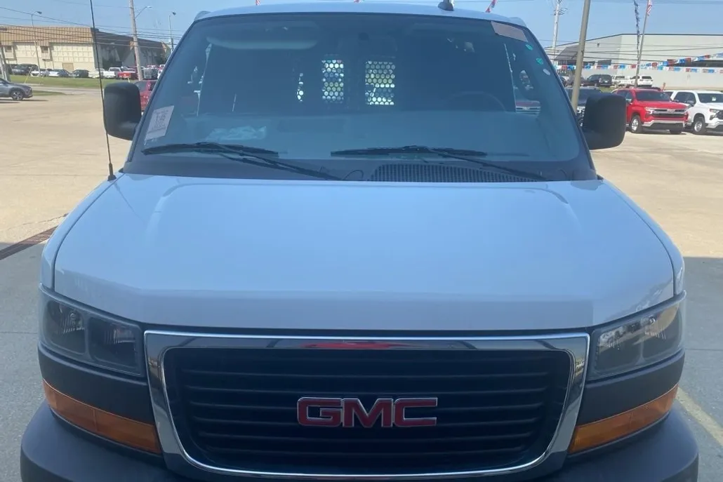 2023 Gmc Savana Cargo 2500 photo 1