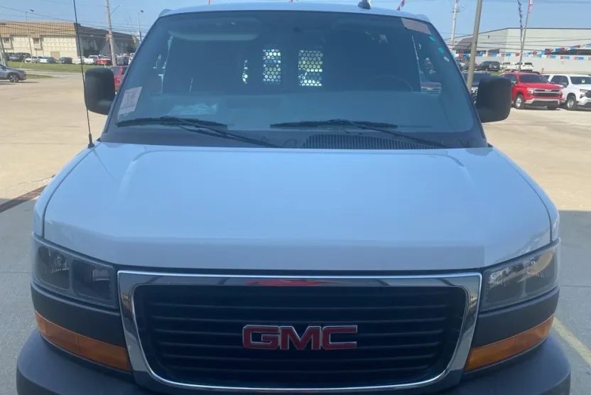 2023 Gmc Savana Cargo 2500 photo 1