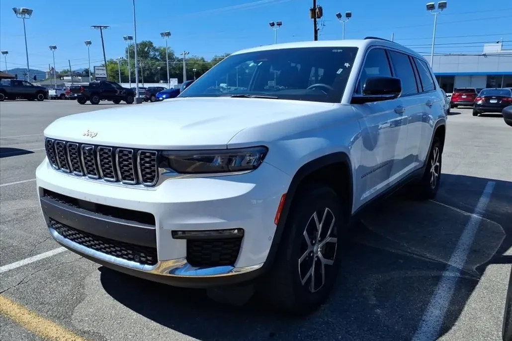 2024 Jeep Grand Cherokee Limited photo 1