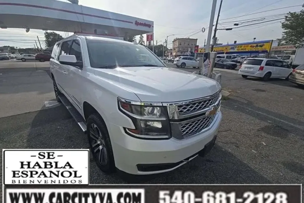 2016 Chevrolet Suburban LT photo 1
