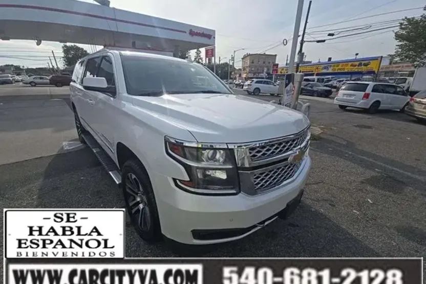 2016 Chevrolet Suburban LT photo 1