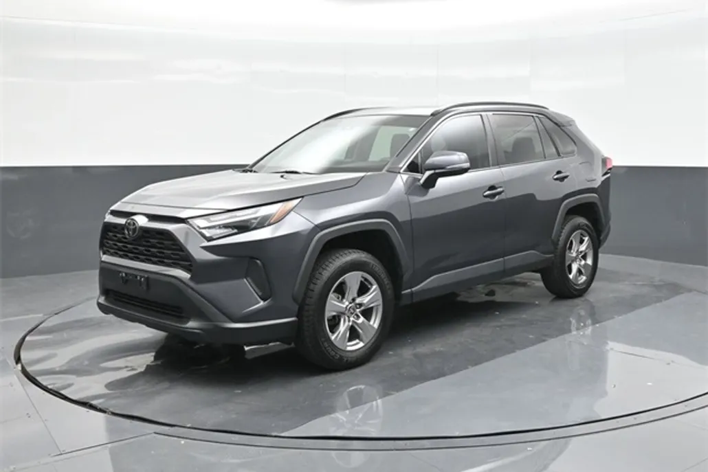 2023 Toyota RAV4 XLE photo 1