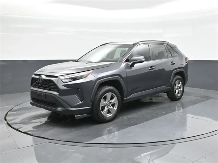 2023 Toyota RAV4 XLE photo 1