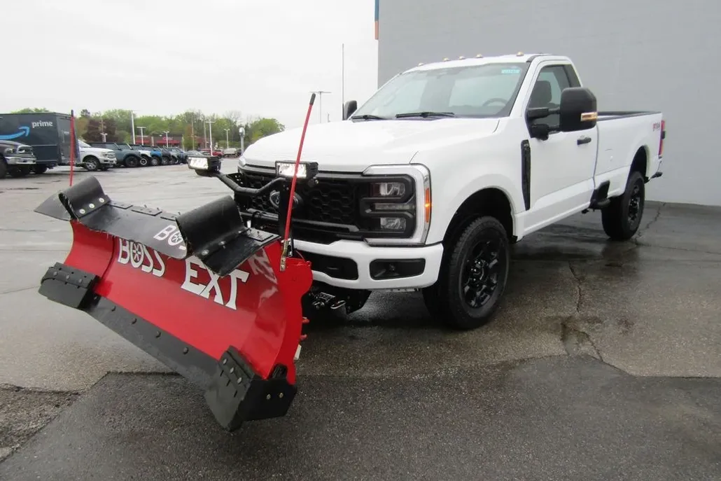 2023 Ford F-350 XL photo 1
