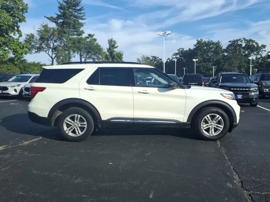 2022 Ford Explorer XLT photo 1