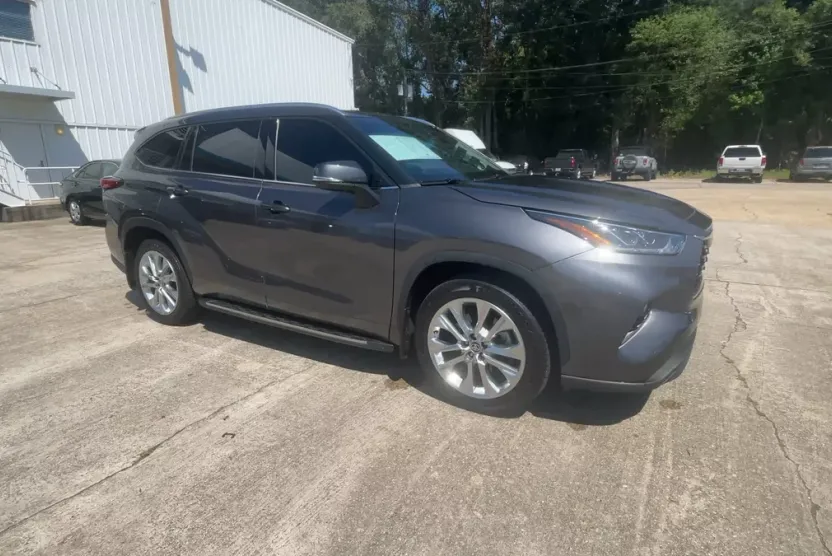 2023 Toyota Highlander Limited photo 1