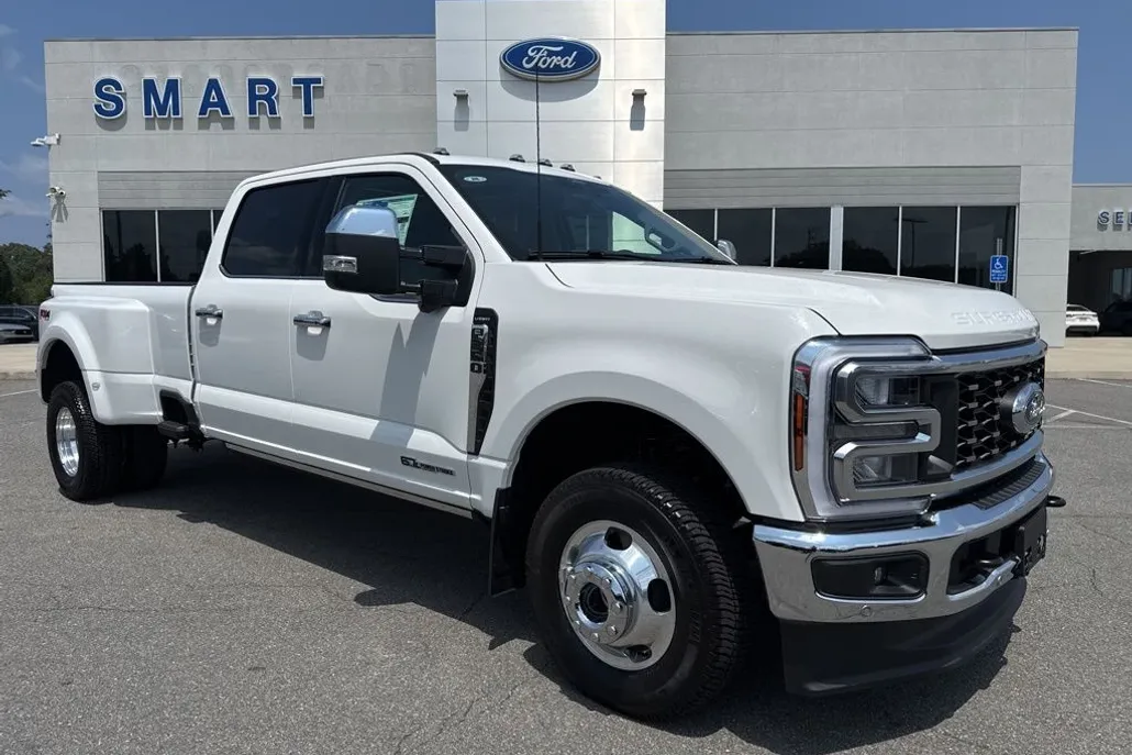 2025 Ford F-350 Lariat photo 1