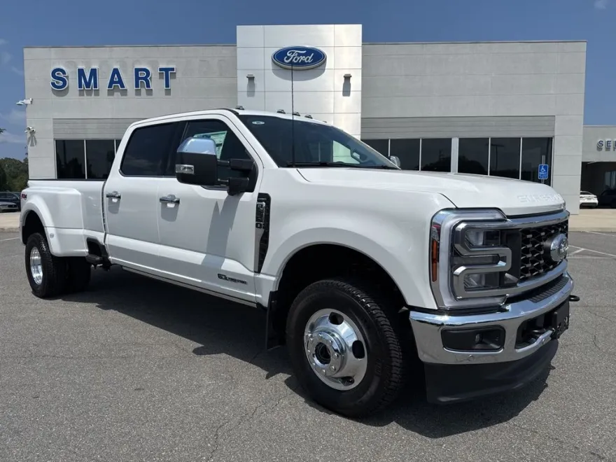 2025 Ford F-350 Lariat photo 1