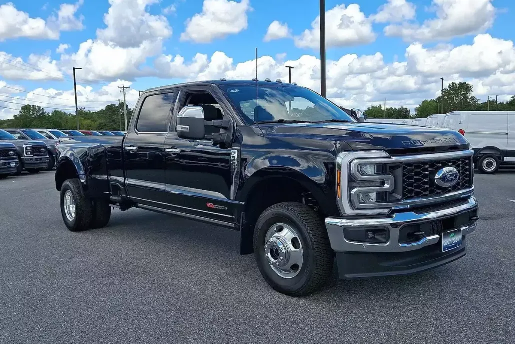 2025 Ford F-350 Lariat photo 1