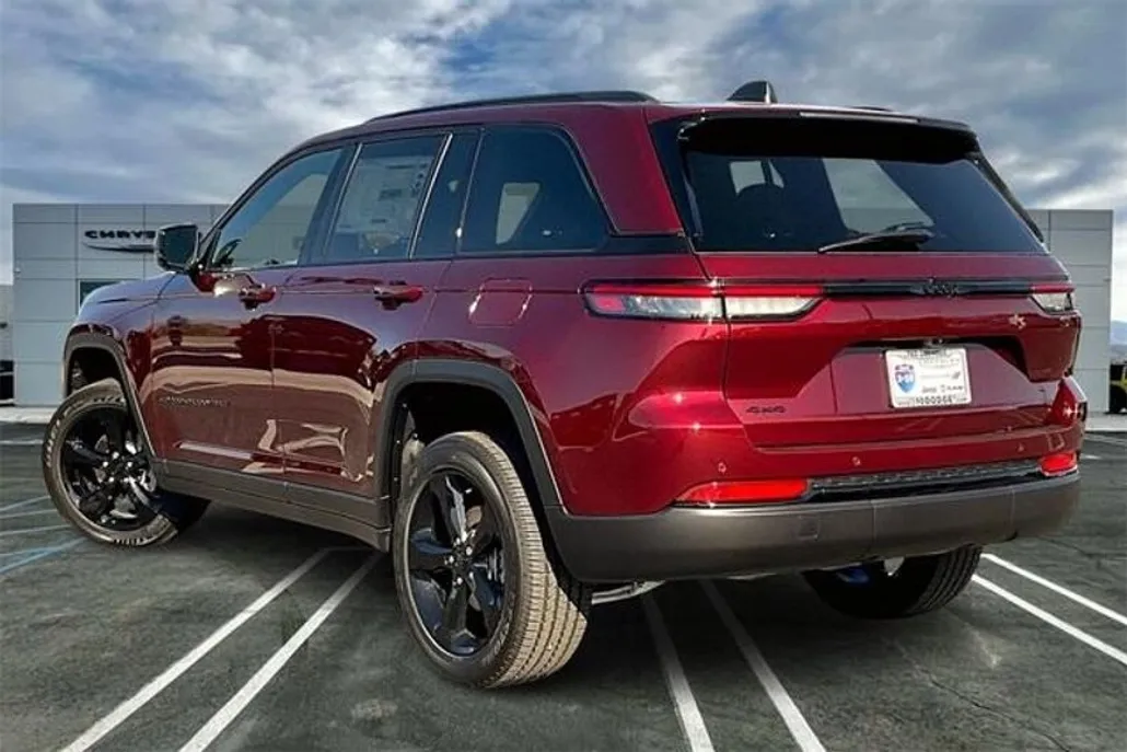 2025 Jeep Grand Cherokee Altitude photo 1