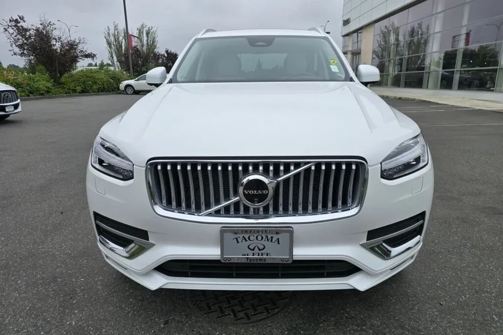 2024 Volvo XC90 Plus photo 1