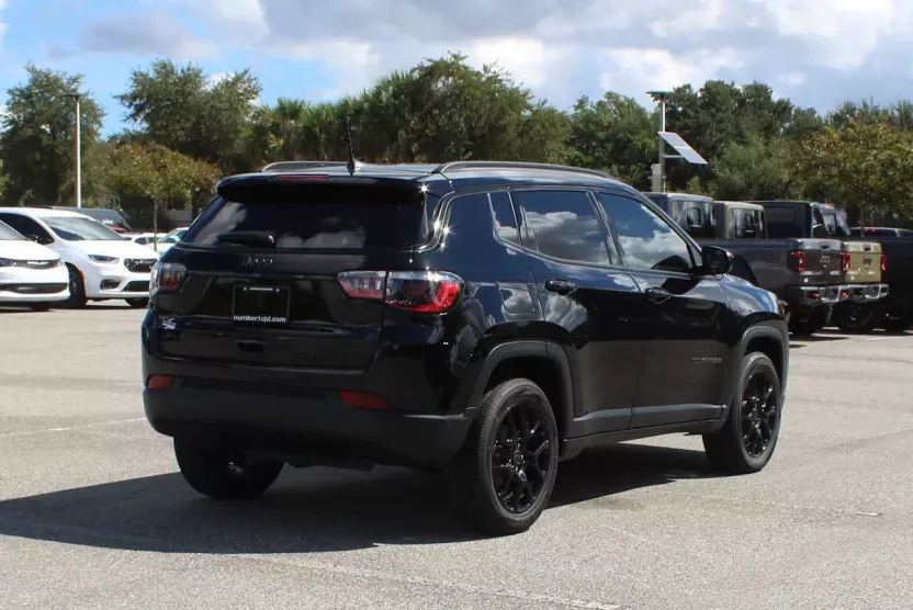 2026 Jeep Compass Latitude Altitude photo 1