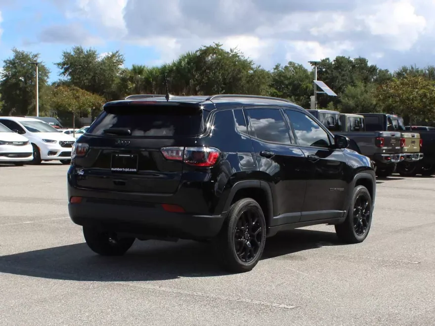 2026 Jeep Compass Latitude Altitude photo 1