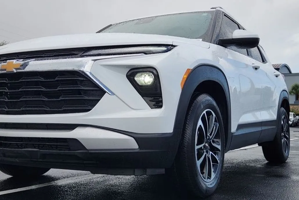 2024 Chevrolet Trailblazer LT photo 1