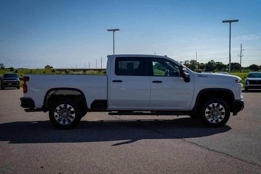 2024 Chevrolet Silverado 2500HD Custom photo 1