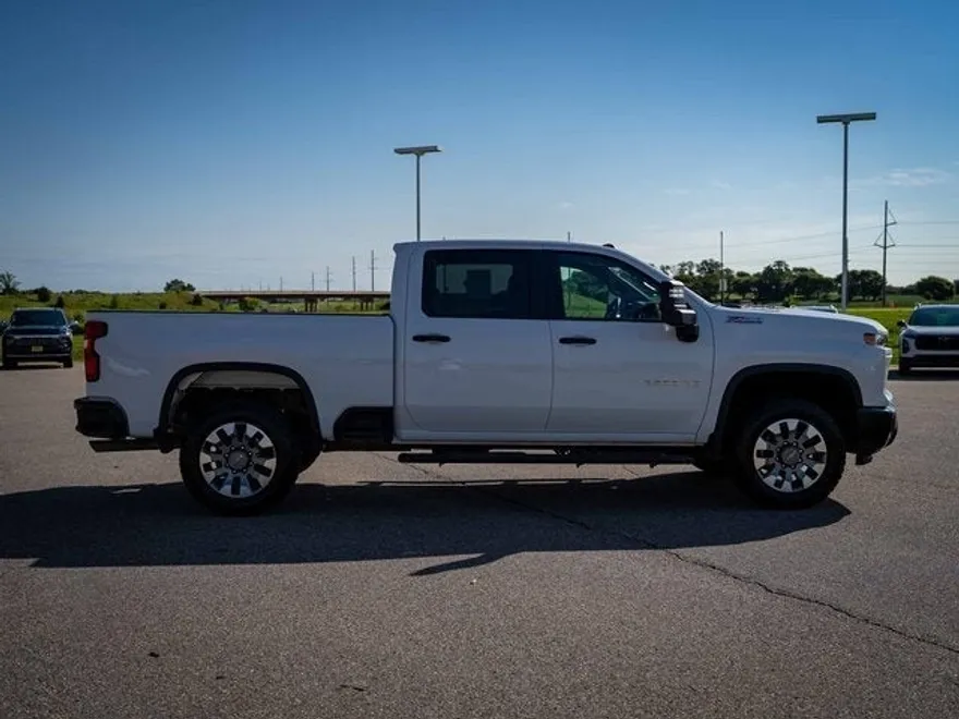 2024 Chevrolet Silverado 2500HD Custom photo 1