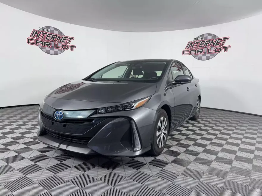 2022 Toyota Prius Prime LE photo 1