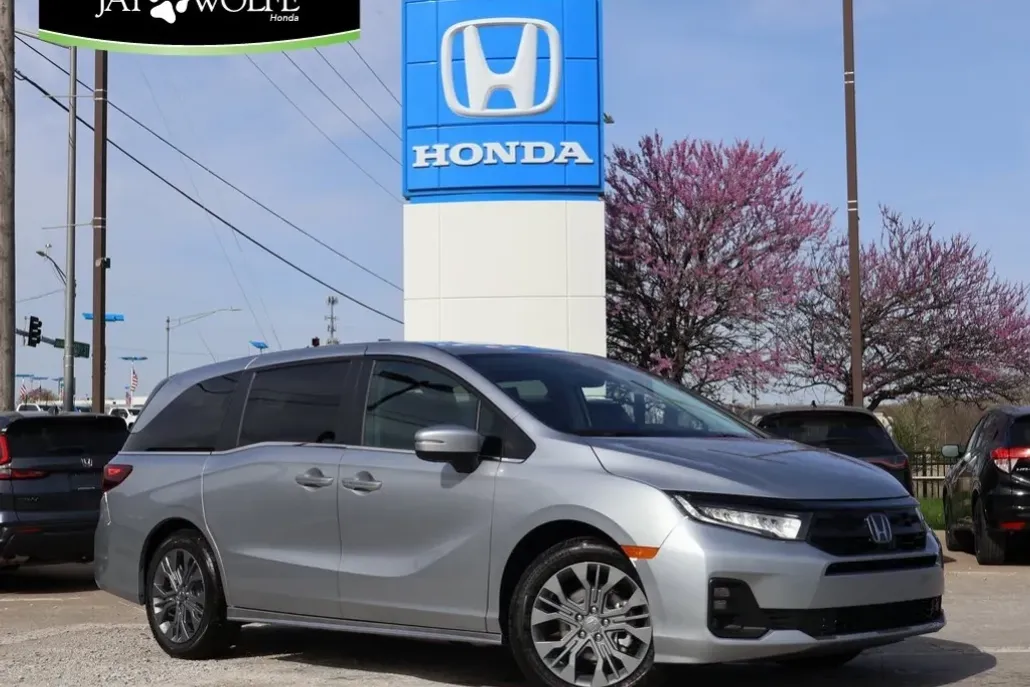 2025 Honda Odyssey Touring photo 1