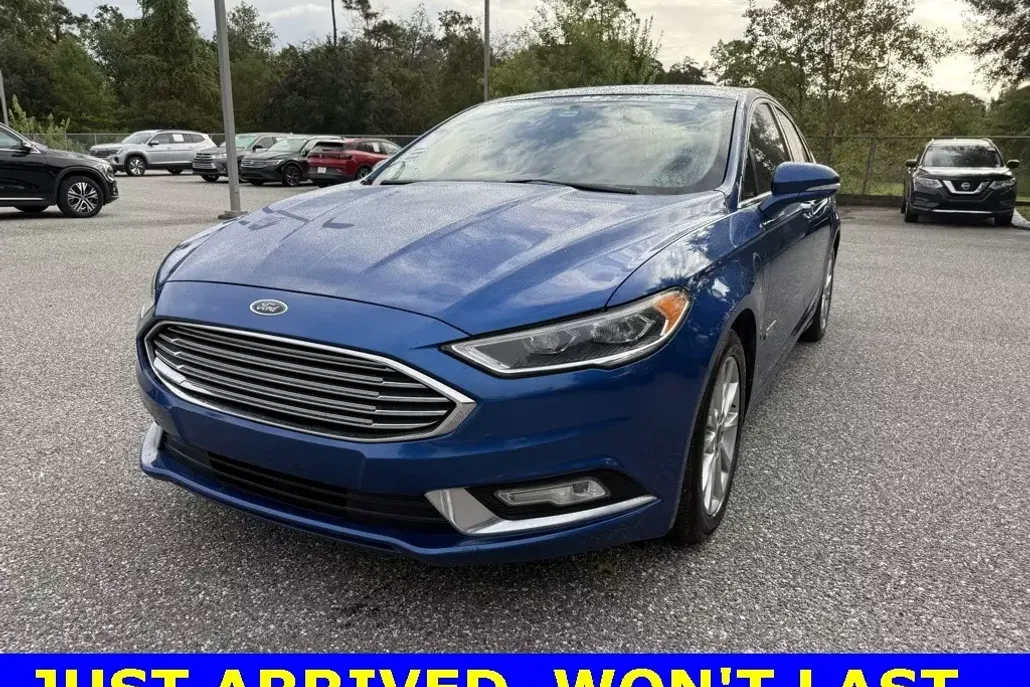 2017 Ford Fusion Energi Titanium photo 1