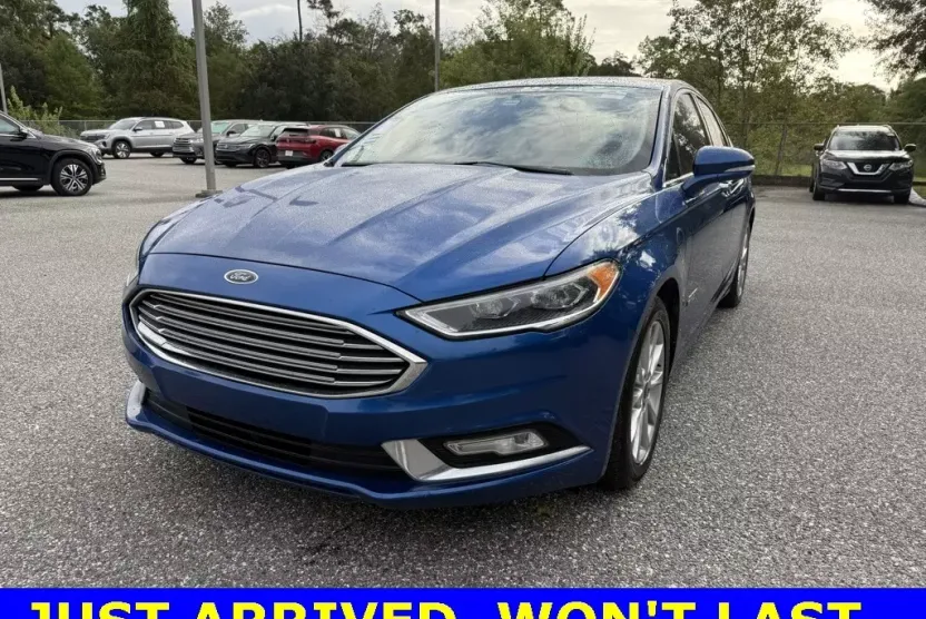 2017 Ford Fusion Energi Titanium photo 1