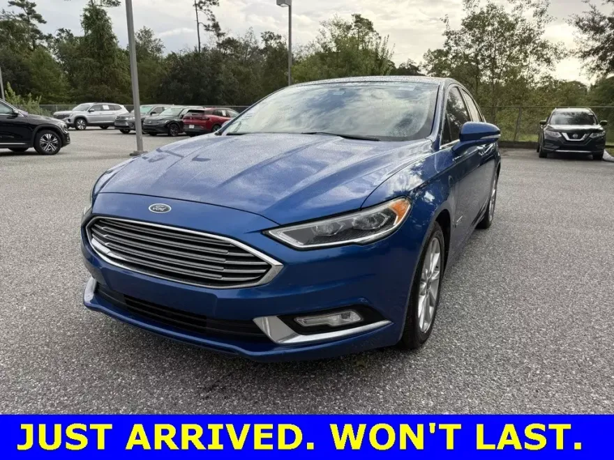 2017 Ford Fusion Energi Titanium photo 1