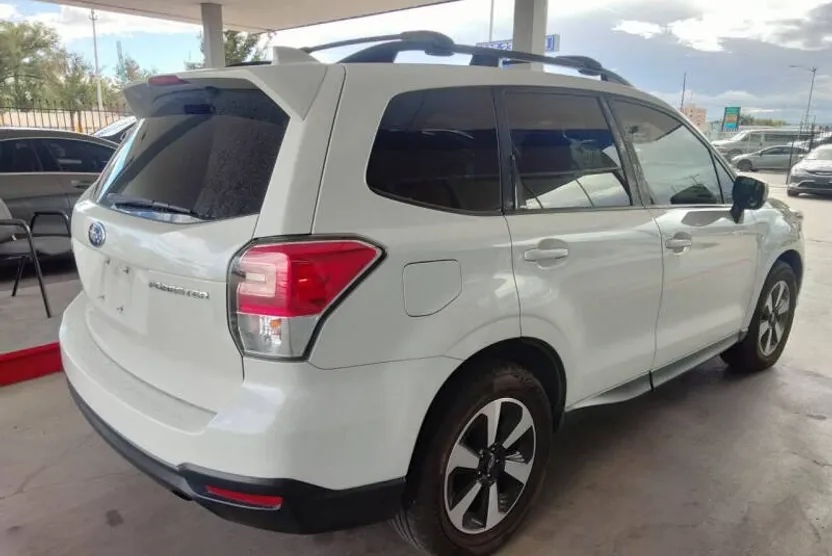 2018 Subaru Forester 2.5i Premium photo 1