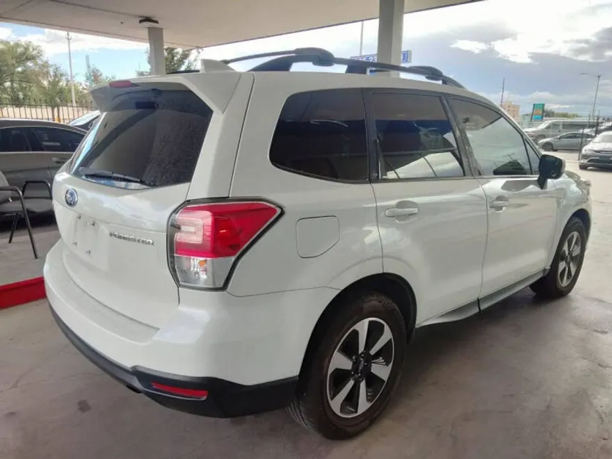 2018 Subaru Forester 2.5i Premium photo 1