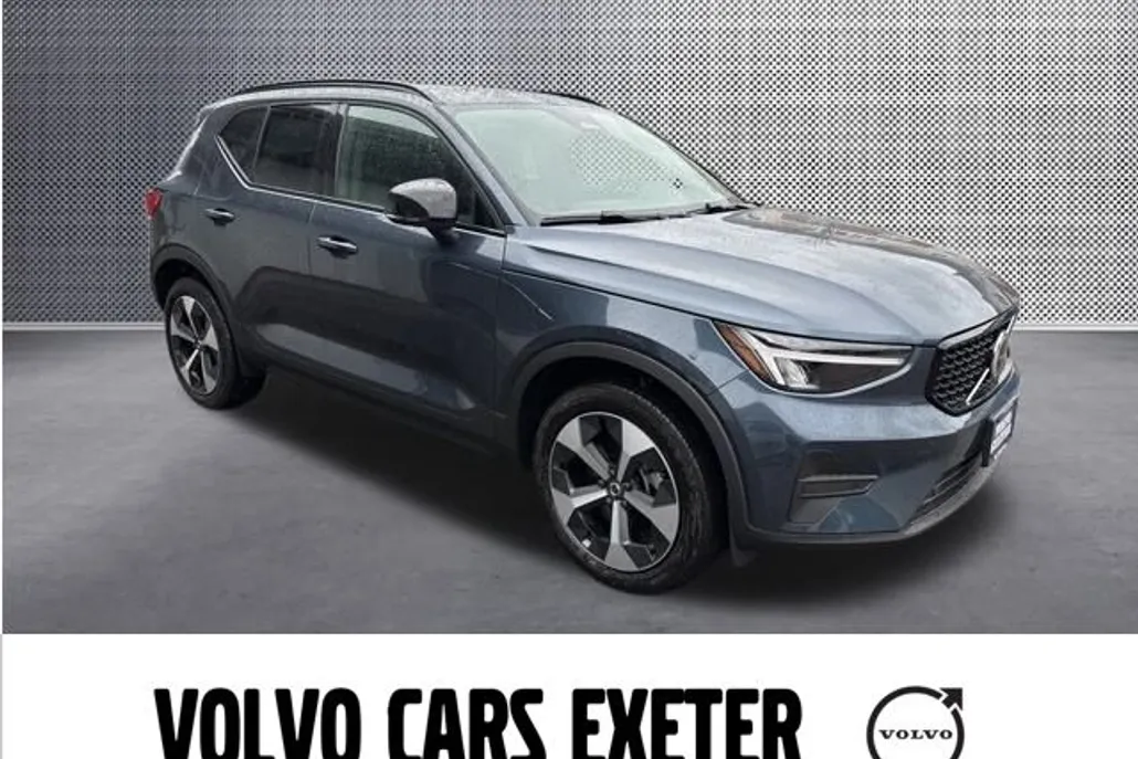 2026 Volvo XC40 Core photo 1