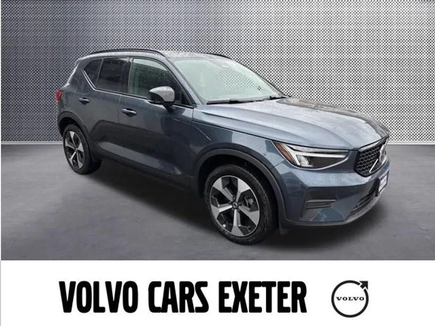 2026 Volvo XC40 Core photo 1