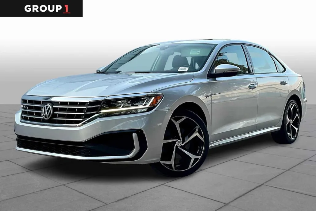 2020 Volkswagen Passat 2.0T R-Line photo 1