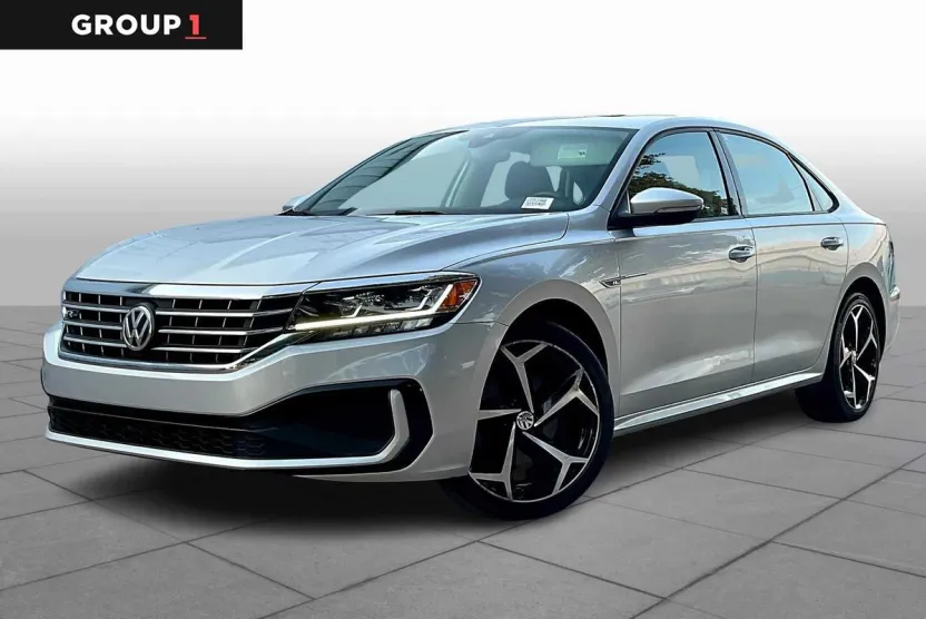 2020 Volkswagen Passat 2.0T R-Line photo 1