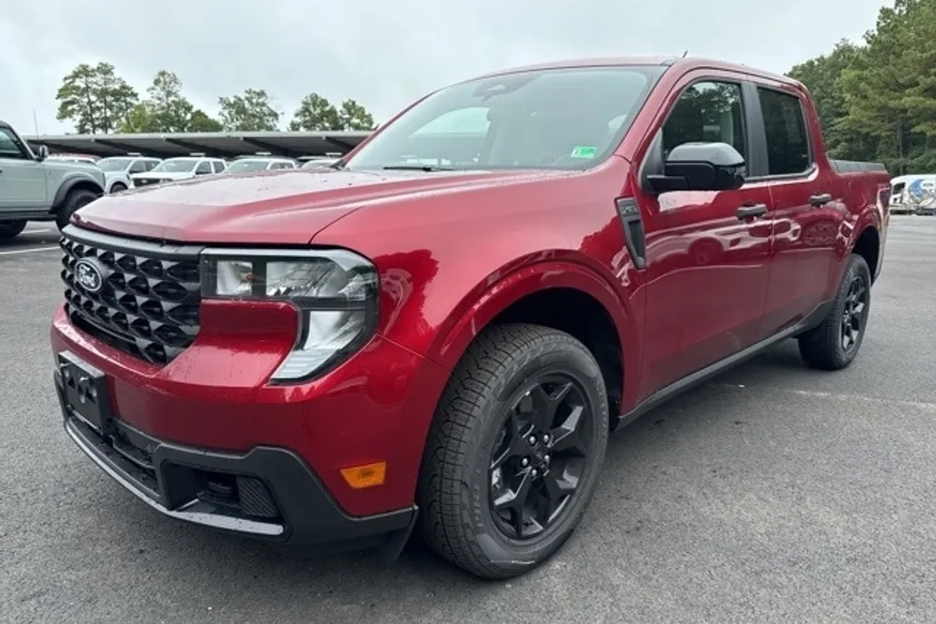 2025 Ford Maverick XLT photo 1