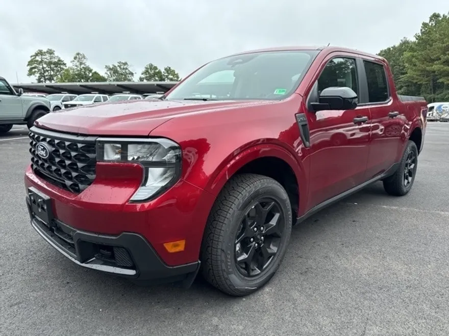 2025 Ford Maverick XLT photo 1