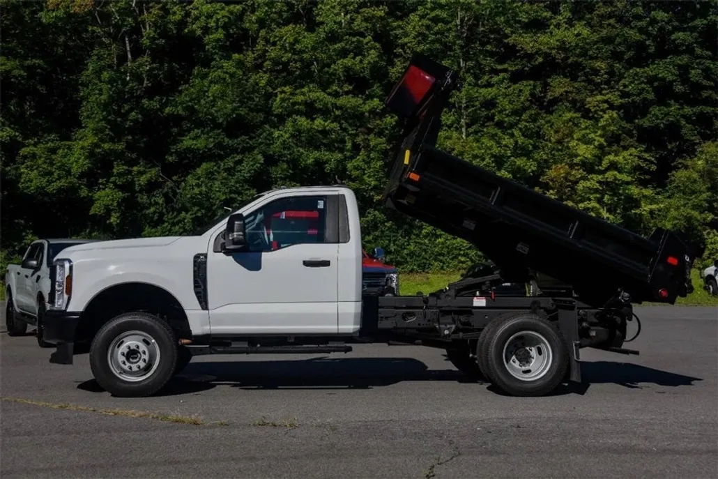 2024 Ford F-350 photo 1