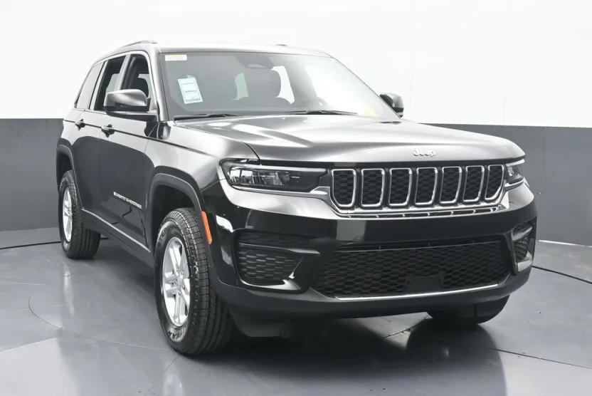 2025 Jeep Grand Cherokee Laredo photo 1