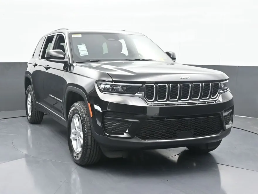 2025 Jeep Grand Cherokee Laredo photo 1