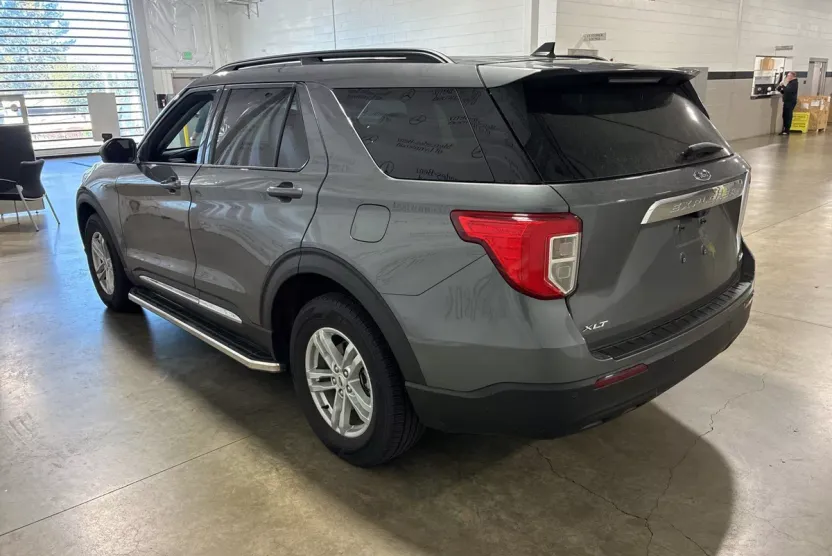 2024 Ford Explorer XLT photo 1
